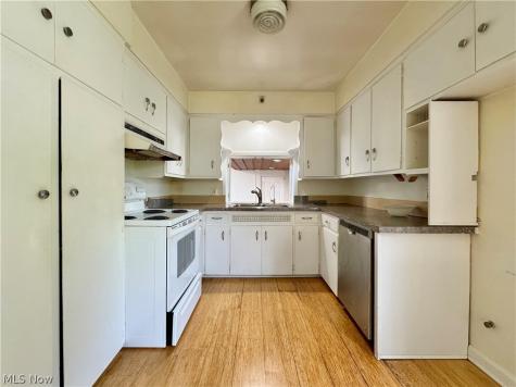 19493 Riverwood Avenue Rocky River OH 44116