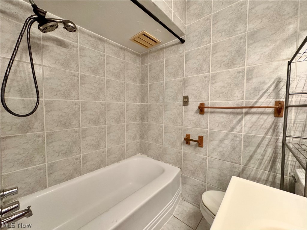 19493 Riverwood Avenue Rocky River OH 44116