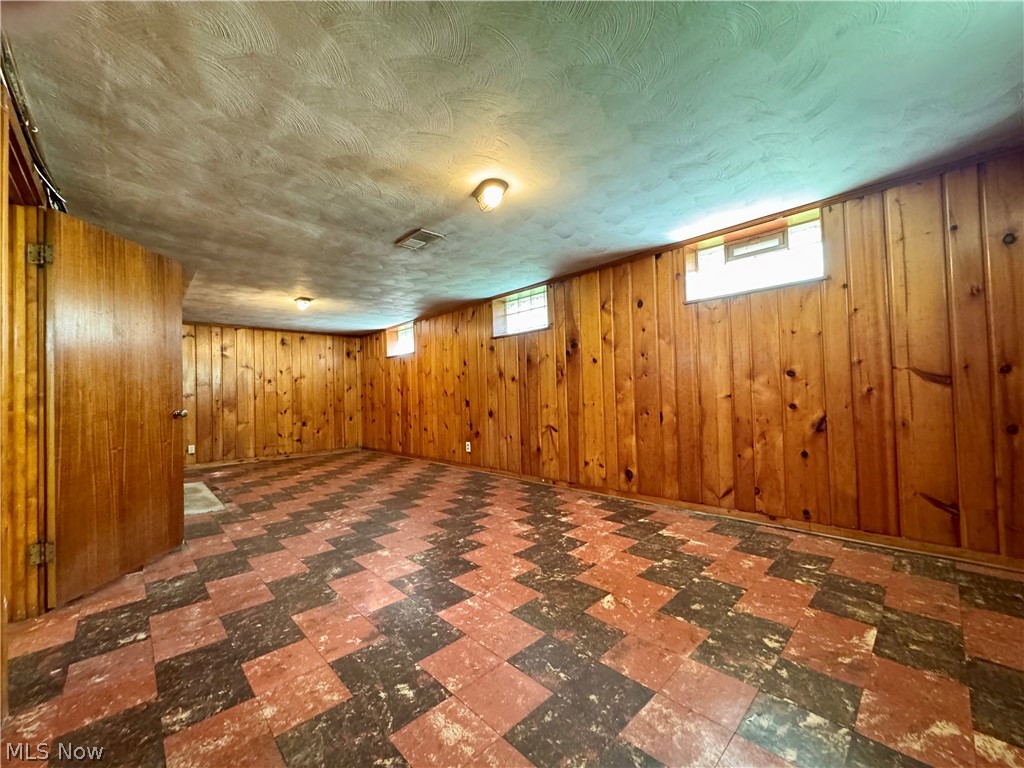 19493 Riverwood Avenue Rocky River OH 44116