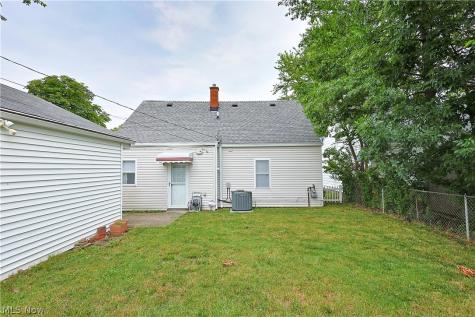 26490 Drakefield Avenue Euclid OH 44132
