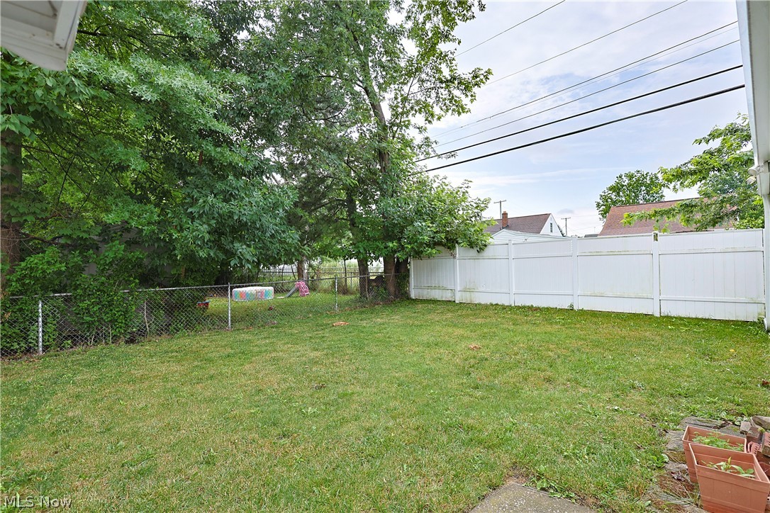 26490 Drakefield Avenue Euclid OH 44132
