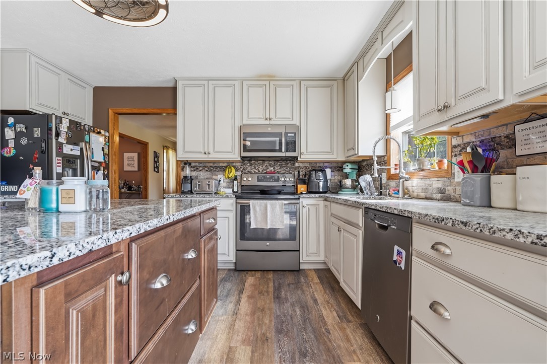 12530 Lineage Circle NW Uniontown OH 44685