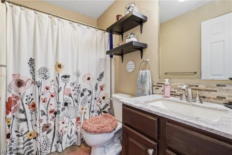 12530 Lineage Circle NW Uniontown OH 44685