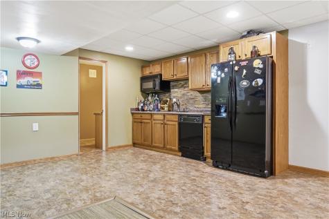 12530 Lineage Circle NW Uniontown OH 44685
