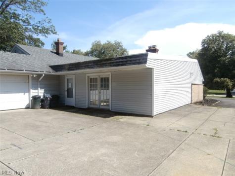 23551 S Woodland Road Shaker Heights OH 44122