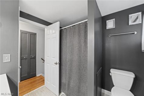25090 Arlington Lane North Olmsted OH 44070