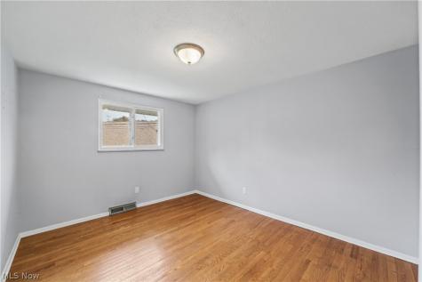 25090 Arlington Lane North Olmsted OH 44070