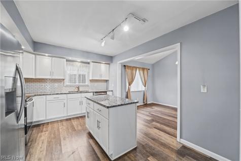 25090 Arlington Lane North Olmsted OH 44070