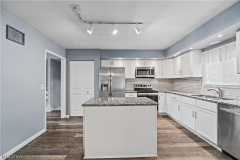 25090 Arlington Lane North Olmsted OH 44070