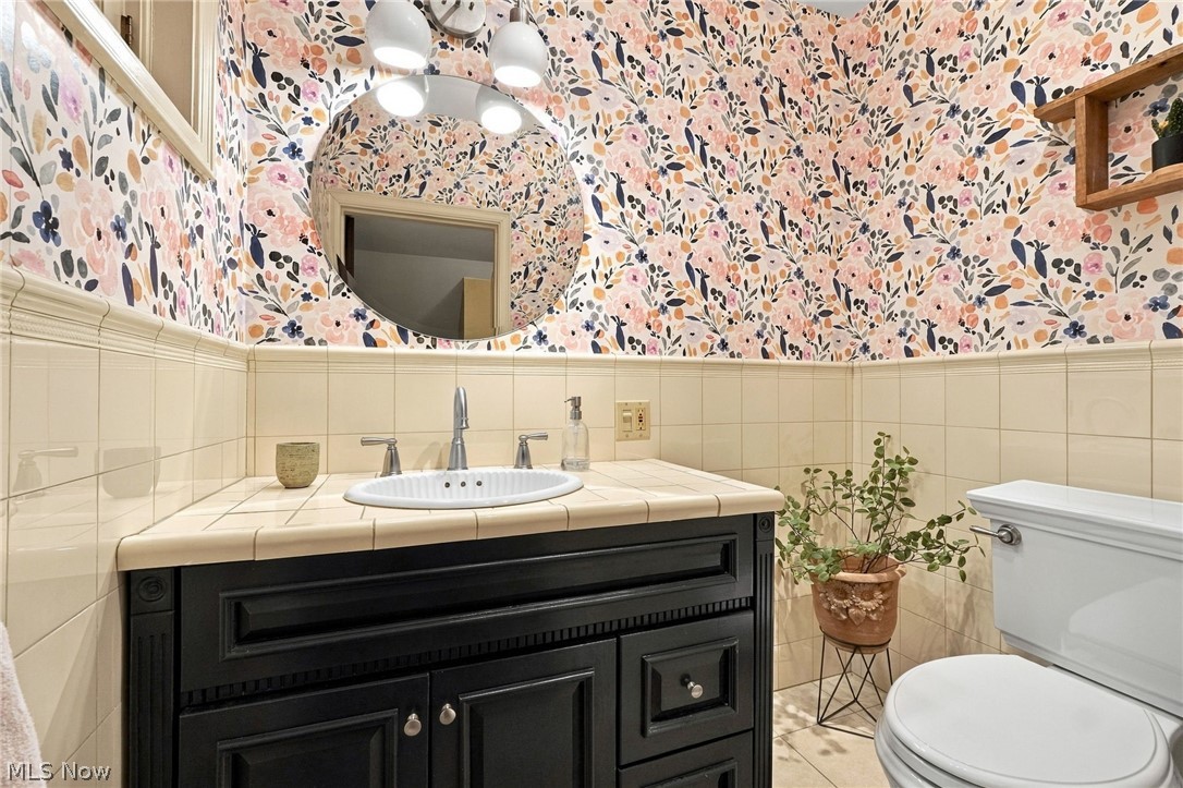 2009 Riverside Drive Lakewood OH 44107