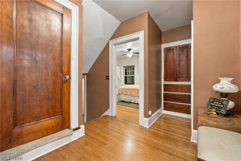 2009 Riverside Drive Lakewood OH 44107