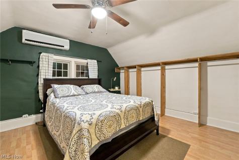 2009 Riverside Drive Lakewood OH 44107