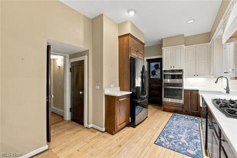 2009 Riverside Drive Lakewood OH 44107