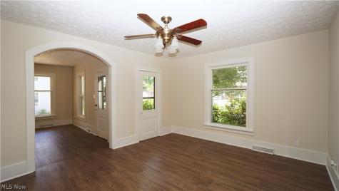 81 W Marion Street Doylestown OH 44230