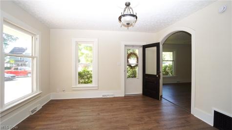 81 W Marion Street Doylestown OH 44230