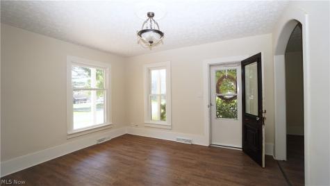 81 W Marion Street Doylestown OH 44230