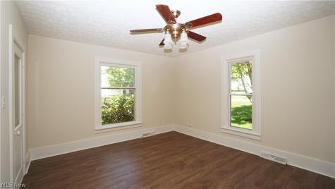 81 W Marion Street Doylestown OH 44230