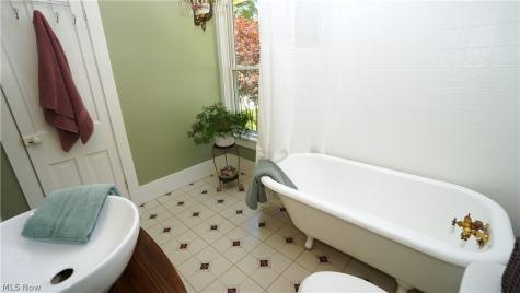 81 W Marion Street Doylestown OH 44230
