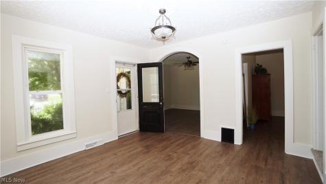 81 W Marion Street Doylestown OH 44230