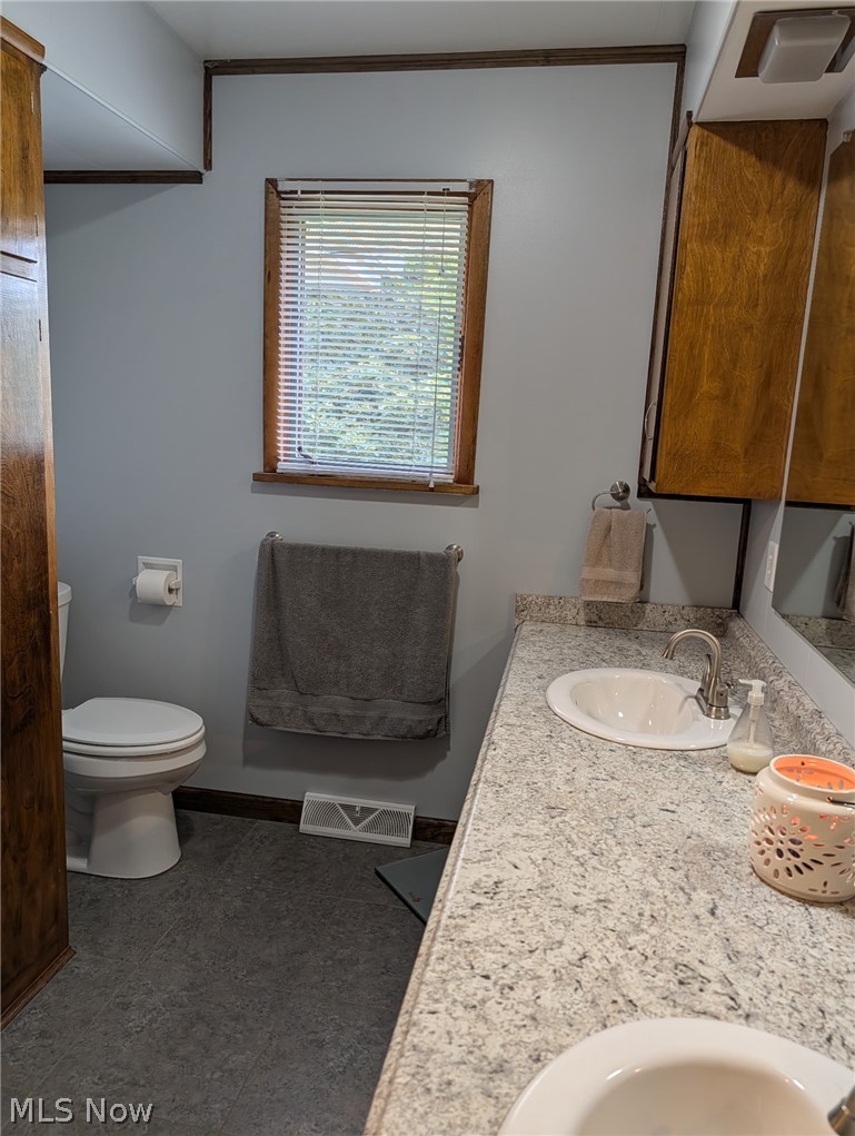 4392 2nd Street SE New Philadelphia OH 44663