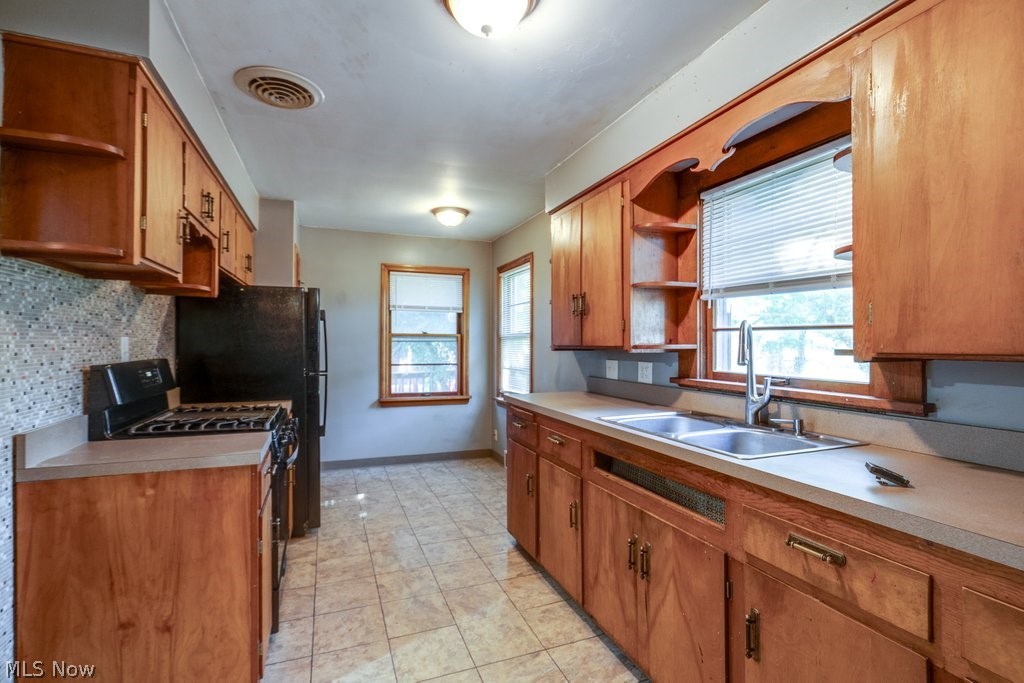 251 E 286th Street Willowick OH 44095