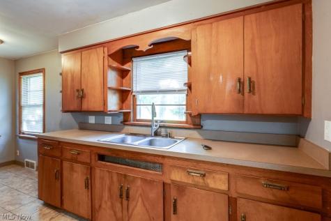 251 E 286th Street Willowick OH 44095