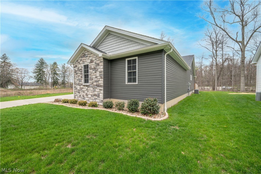 95 Muirfield Drive SE Warren OH 44484