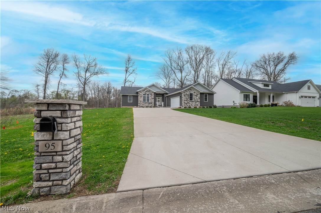 95 Muirfield Drive SE Warren OH 44484