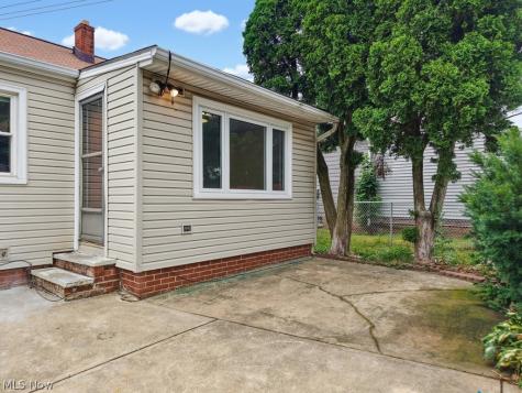 4154 Stonehaven Road South Euclid OH 44121