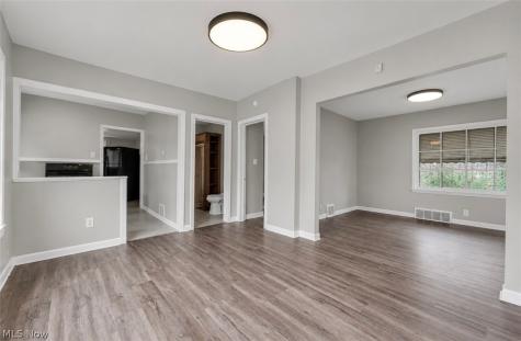 5733 Longwood Avenue Maple Heights OH 44137
