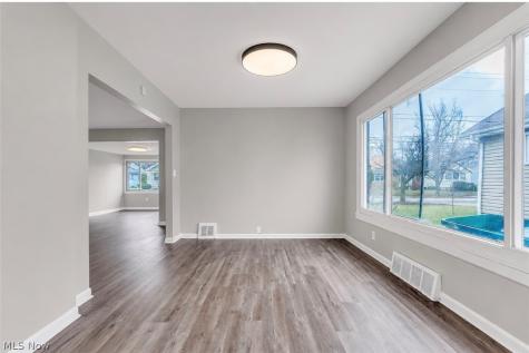 5733 Longwood Avenue Maple Heights OH 44137