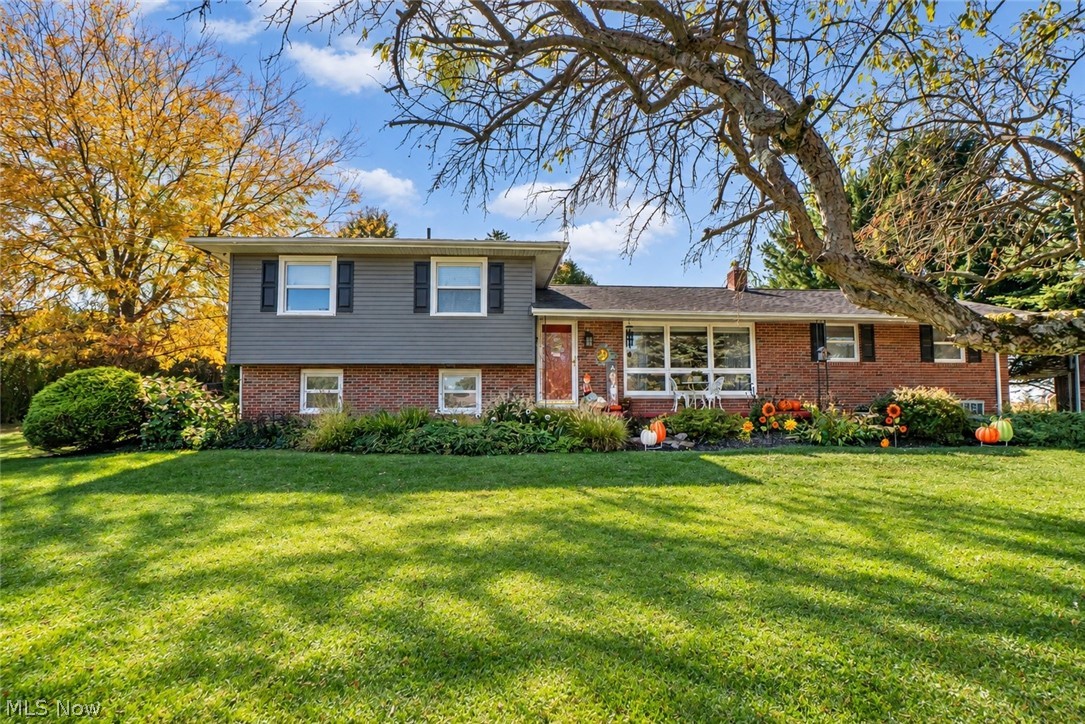 5522 Grove Street Louisville OH 44641