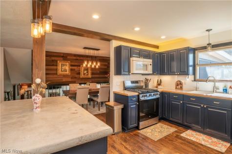 5522 Grove Street Louisville OH 44641