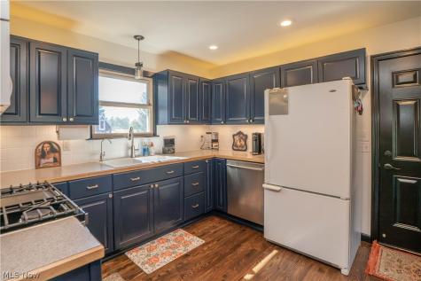 5522 Grove Street Louisville OH 44641