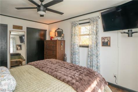 5522 Grove Street Louisville OH 44641