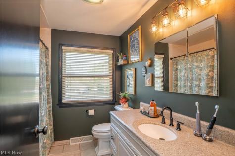 5522 Grove Street Louisville OH 44641