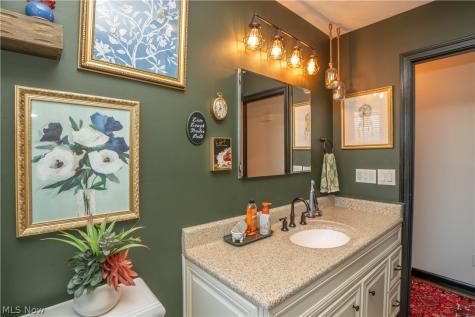 5522 Grove Street Louisville OH 44641