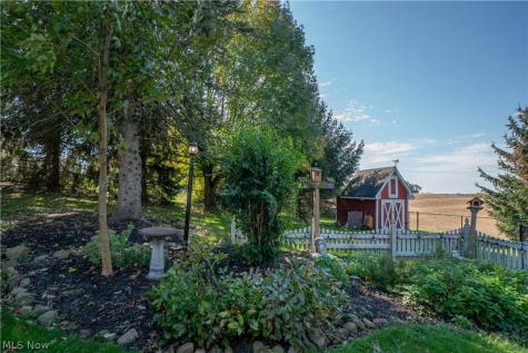 5522 Grove Street Louisville OH 44641