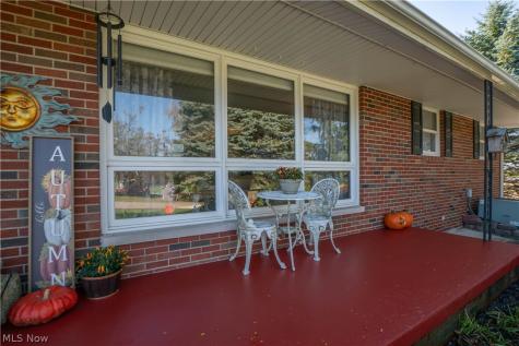 5522 Grove Street Louisville OH 44641