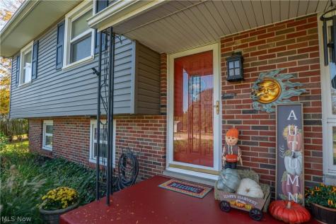 5522 Grove Street Louisville OH 44641