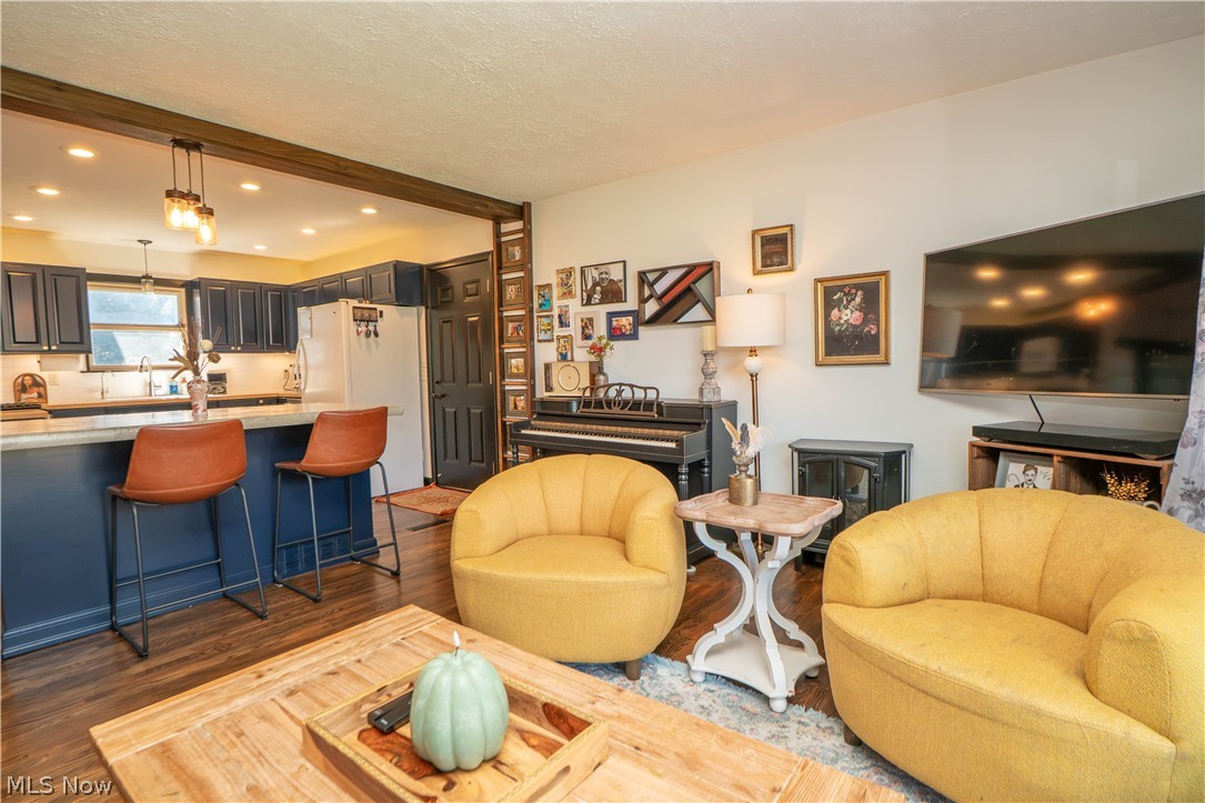 5522 Grove Street Louisville OH 44641