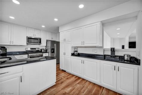 32321 Lake Shore Boulevard Willowick OH 44095