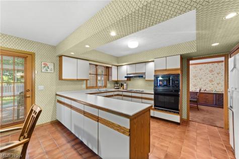 24177 Stonehedge Drive Westlake OH 44145