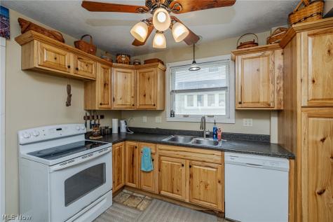 2332 17th Street SW Akron OH 44314