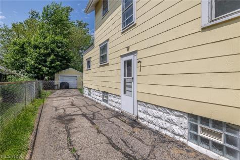 2332 17th Street SW Akron OH 44314