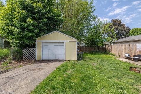 2332 17th Street SW Akron OH 44314