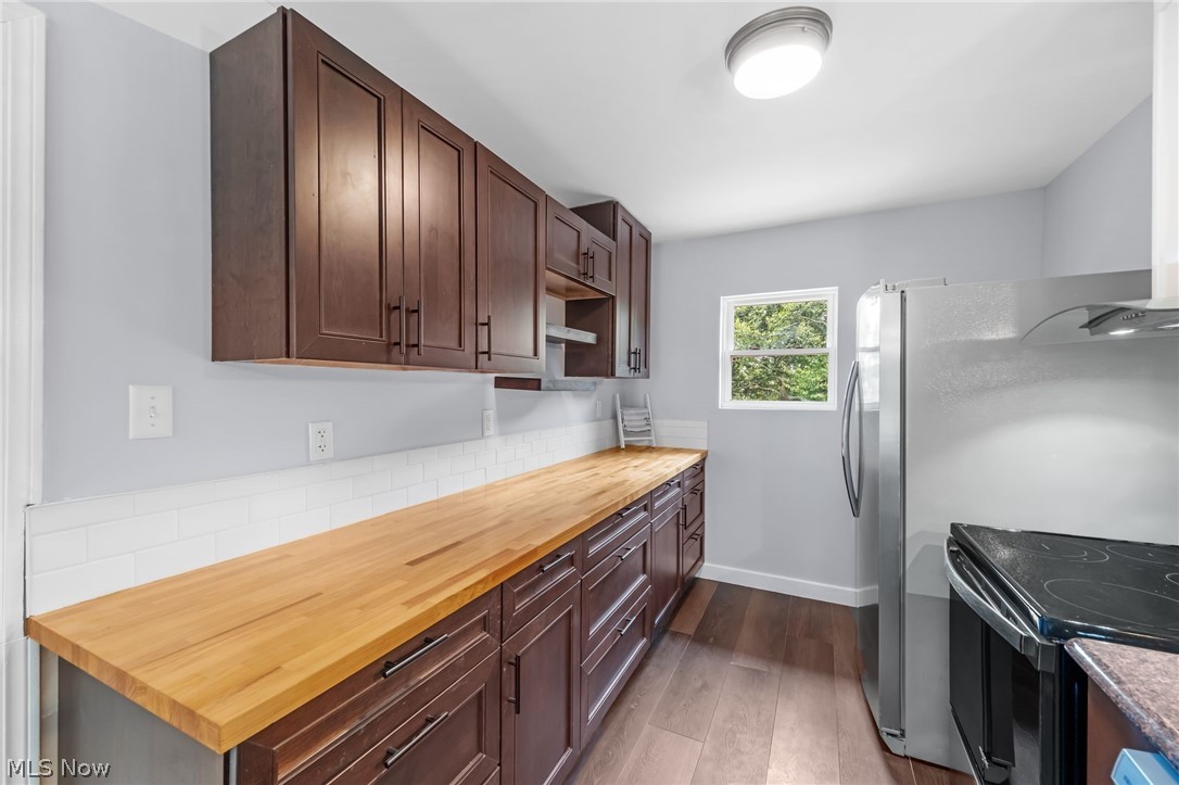 3379 Lake Street Beloit OH 44609