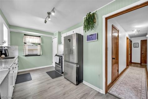 7241 Greenleaf Avenue Parma OH 44130