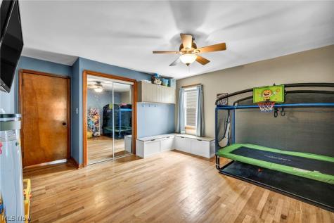 7241 Greenleaf Avenue Parma OH 44130