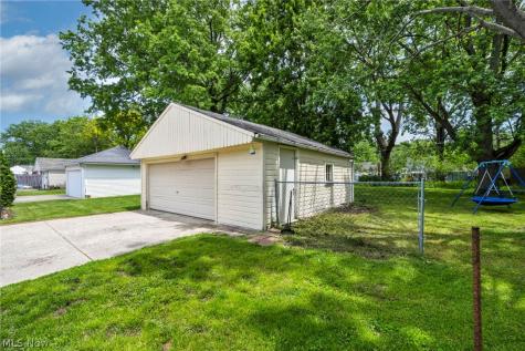 7241 Greenleaf Avenue Parma OH 44130